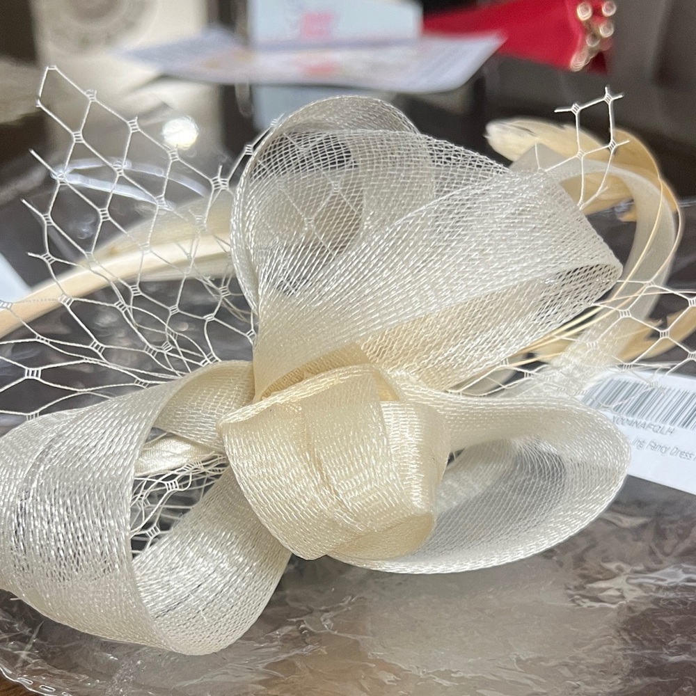 Elegant Cream Fascinator
